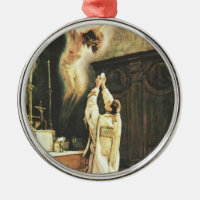 PRIEST TRADITIONAL CATHOLIC  MASS CHALICE HOST