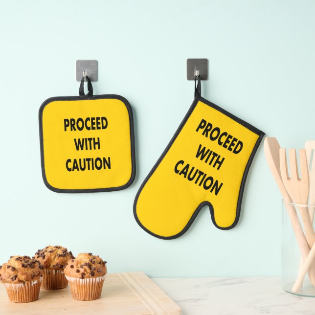 Proceed With Caution Road Yard Flag Sign  Oven Mitt & Pot Holder Set (Insitu(Hanging))