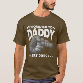 Promoted to Daddy 2022 funny gift for new dad Firs T-Shirt