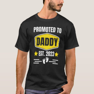 Promoted to Daddy 2023 First Time Dad Papa Pregnan T-Shirt