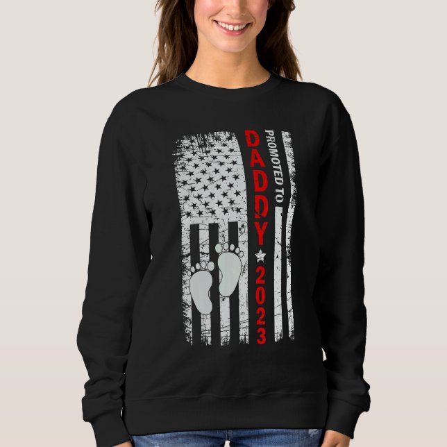 Promoted to Daddy 2023  for new dad First Time dad Sweatshirt (Front)