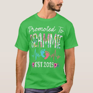 Promoted to Grammie 2023 Mothers Day Christmas Fir T-Shirt