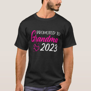 Promoted to Grandma 2023 New Baby Announcement Rev T-Shirt