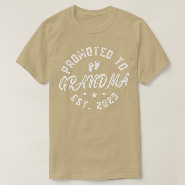Promoted To Grandma 2023 New Grandmother To Be  T-Shirt (Design Front)