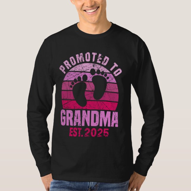 Promoted to Grandma 2025 for new grandmother or Ag T-Shirt (Front)