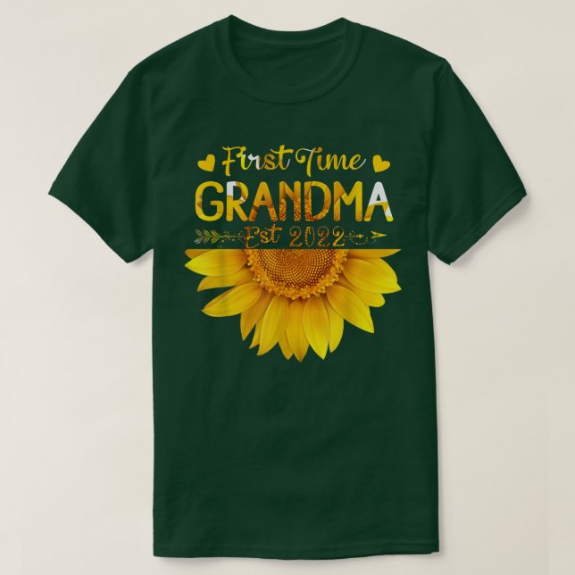 Promoted To Grandma Est 2022 First Time Grandma Su T-Shirt (Design Front)