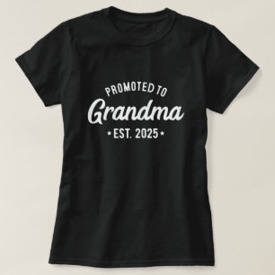 Promoted to Grandma Est 2025 Retro Grandma 2025 T-Shirt