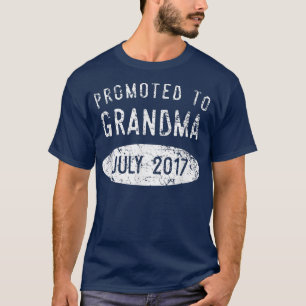 Promoted to Grandma July 2017 Cute Pregnancy Anno T-Shirt