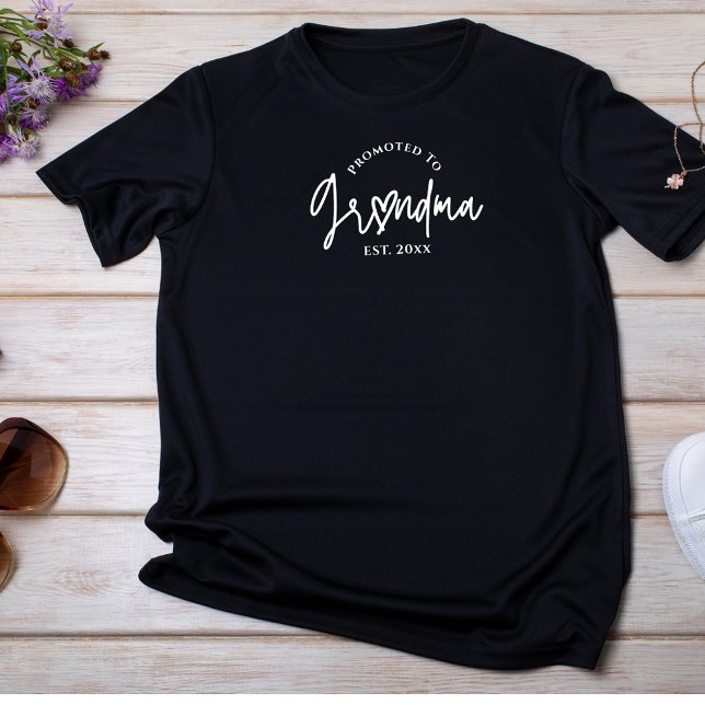 Promoted to Grandma Script Heart Black T-Shirt (Promoted to Grandma Script Heart Black T-Shirt
)