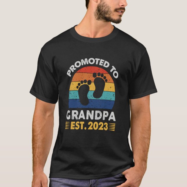 Promoted To Grandpa 2023 Grandfather Baby Announce T-Shirt (Front)