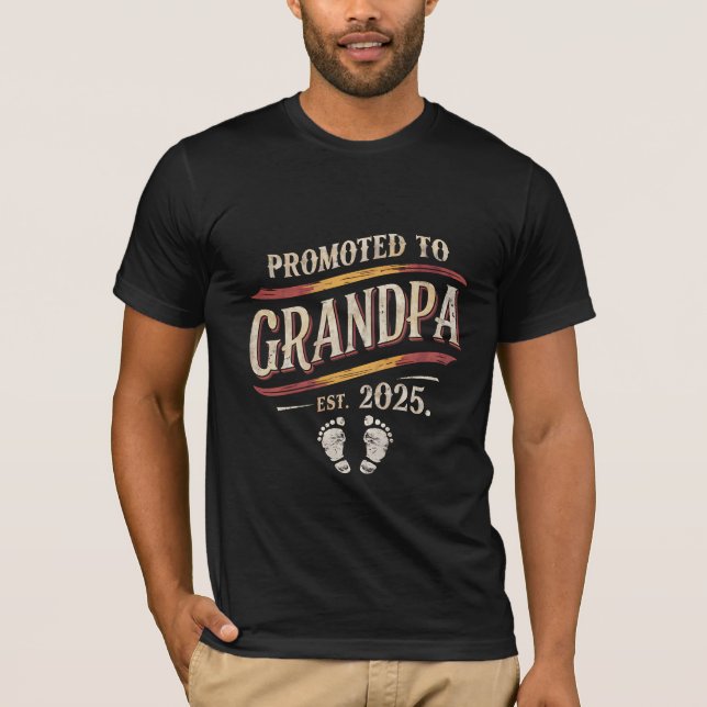 Promoted To Grandpa 2025 Grandpa est 2025  T-Shirt (Front)