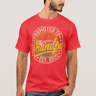 Promoted To Grandpa Est 2022 Retro New Grandpa Fir T-Shirt