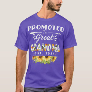 Promoted to Great Grandma Est 2022 Floral First Ti T-Shirt