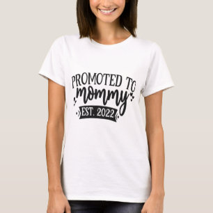 Promoted to mummy est 2022 - New mothers T-Shirt