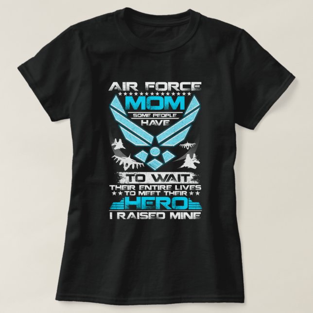 Proud Air Force Mom US Heart Military Mothers Day T-Shirt (Design Front)