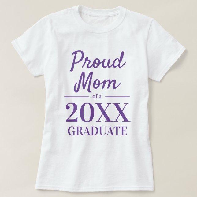 Proud mum of a 2022 graduate elegant typography T-Shirt (Design Front)
