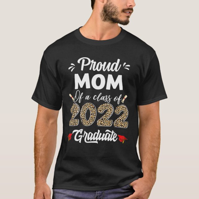 Proud Mum Of A Class Of 2022 Graduate Graduation M T-Shirt (Front)