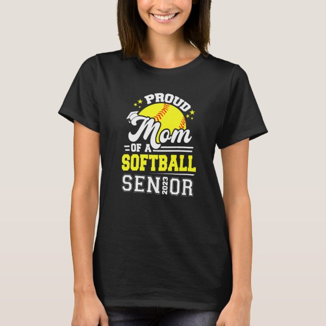 Proud Mum Of A Softball Senior 2023 Graduate Gradu T-Shirt (Front)