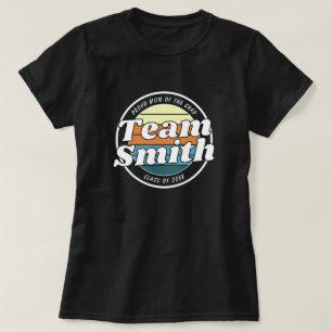 Proud Mum Retro Team Last Name Class 20XX Grad T-Shirt