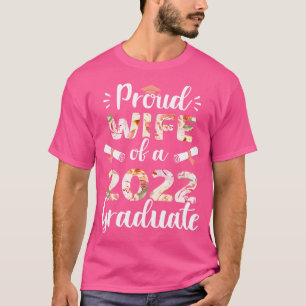 Proud wife of a 2022 graduate for family graduatio T-Shirt