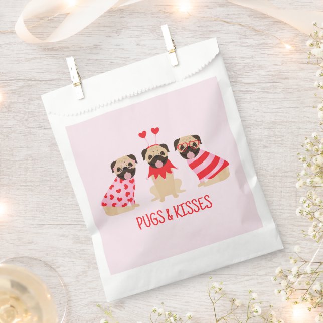 Pugs And Kisses Cute Pug Dogs Favour Bags (Clipped)