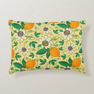 Pumpkins & Leaves: Autumn Harvest Decorative Cushion