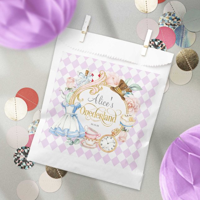 Purple alice Onederland, 1st birthday snacks Favour Bags (Purple, Alice Onederland, girl 1st birthday favor bags.)
