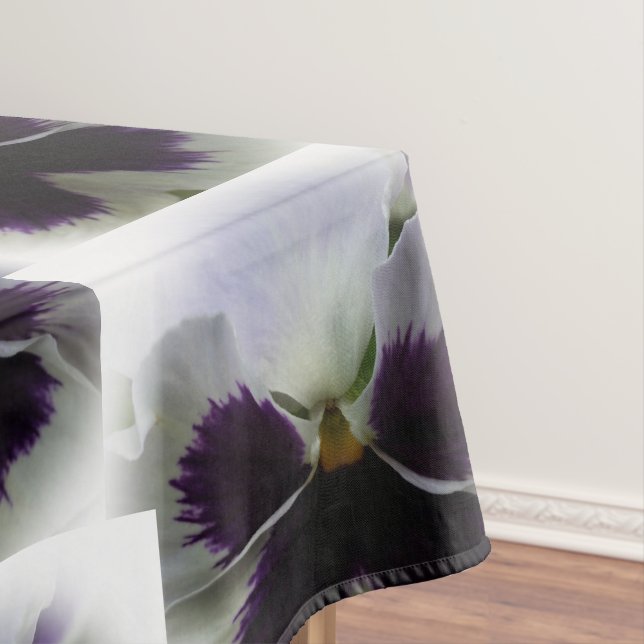 Purple and white pansy tablecloth (In Situ)