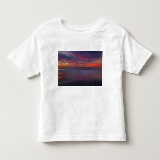 Purple-coloured sunrise on ocean shore toddler T-Shirt (Front)