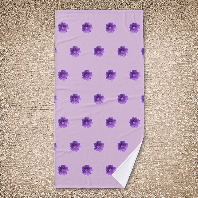 Purple Geranium Flower Seamless Pattern on Bath Towel (Purple Geranium flower seamless pattern on bath towel.)