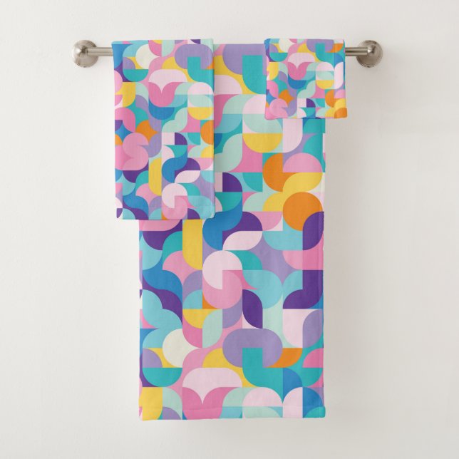 Purple & Pink Geometric Pattern Bath Towel Set (Insitu)