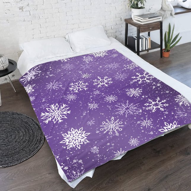 Purple Snowflakes Pattern Magical Winter Holiday Fleece Blanket (Creator Uploaded)