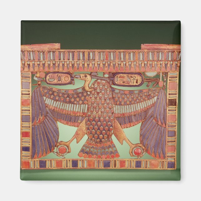Pylon pectoral decorated with the vulture magnet (Front)