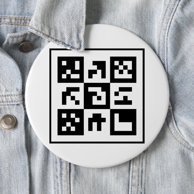 qr code 6 cm round badge (In Situ)
