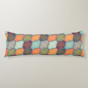 Quatrefoil pattern body cushion