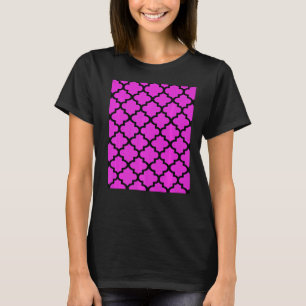 Quatrefoil Pattern In Black Outline On Purple Pink T-Shirt