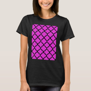 Quatrefoil Pattern In Black Outline On Purple Pink T-Shirt