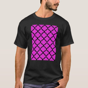 Quatrefoil Pattern In Black Outline On Purple Pink T-Shirt