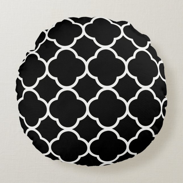 Quatrefoil Patterns Black And White Elegant Cool Round Cushion (Front)