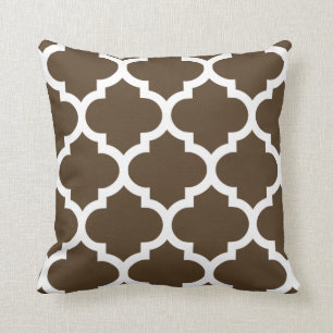 Quatrefoil Pillow in Carafe Brown