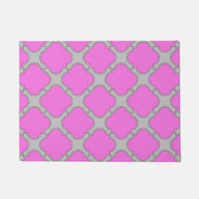 Quatrefoil pink and grey doormat (Front)