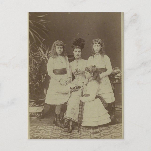 Queen Alexandra with her daughters #010UK Postcard (Front)