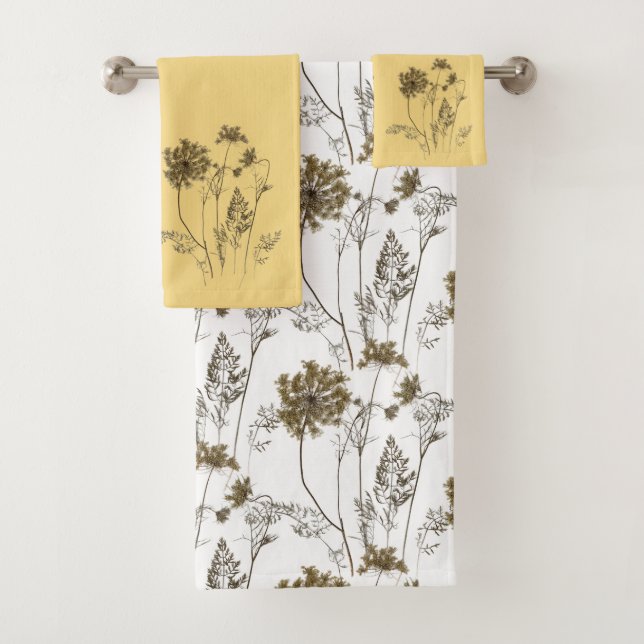 Queen Anne's Lace on Bathroom Towel Set (Insitu)