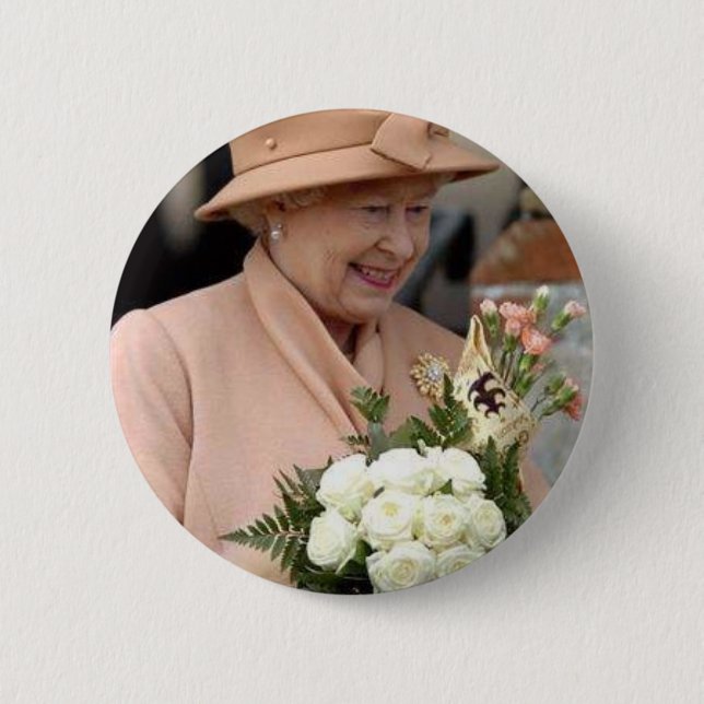 Queen Elizabeth. 6 Cm Round Badge (Front)