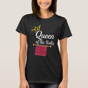 Queen of the Knits Funny Knitter Slogan Knit Pun T-Shirt