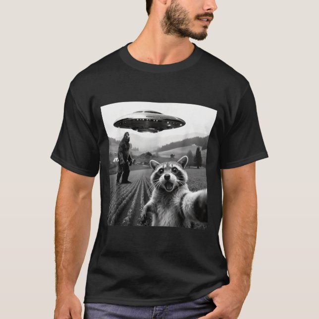 Racoon Bigfoot Selfie Ufo Funny Racoon Alien Bigfo T-Shirt (Front)