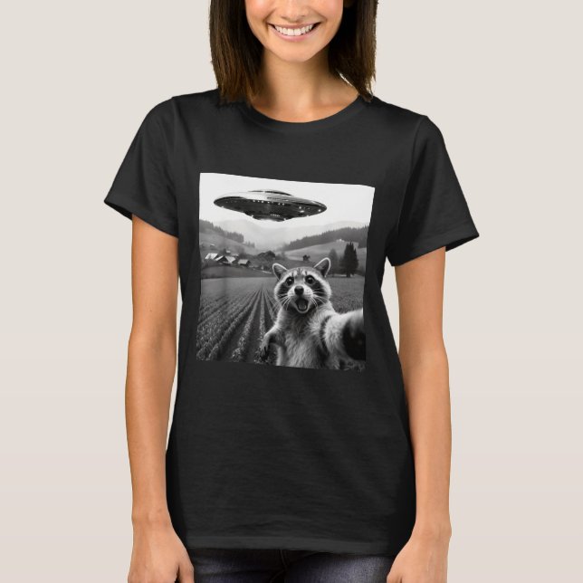 Racoon Selfie With Alien Ufo Funny Racoon Alien Bi T-Shirt (Front)