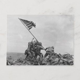 Raising American flag on Iwo Jima (1945) Postcard