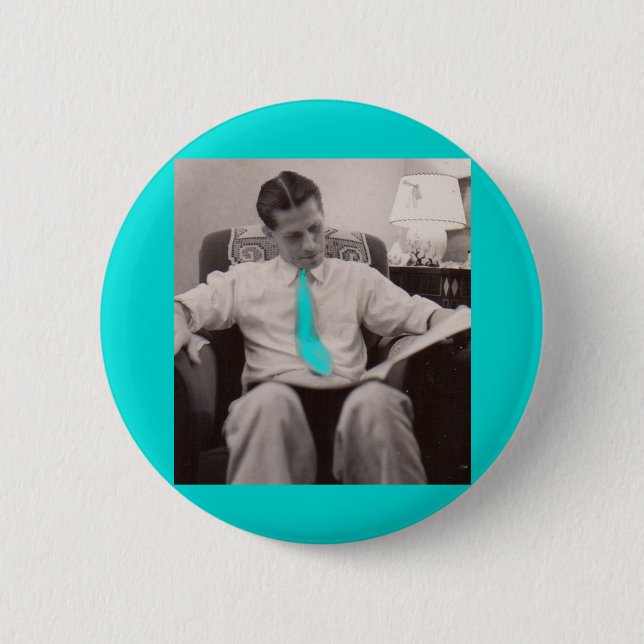 reading the paper 6 cm round badge (Front)