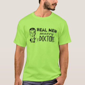 Real men marry doctors. T-Shirt